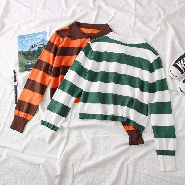 Modern csíkos női pulóver klasszikus gallérral, zöld és narancssárga gombokkal