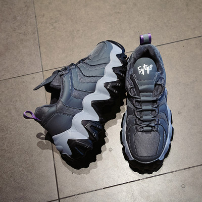 Αθλητικά casual γυναικεία παπούτσια με κορδόνια και τραχύ σόλα σε γκρι και μαύρο χρώμα