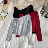 Μοντέρνα γυναικεία μπλούζα με γυμνά ώμοι και μακριά μανίκια