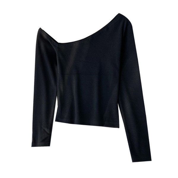 Μοντέρνα γυναικεία μπλούζα με γυμνά ώμοι και μακριά μανίκια