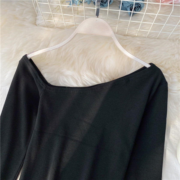 Μοντέρνα γυναικεία μπλούζα με γυμνά ώμοι και μακριά μανίκια