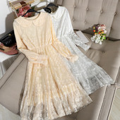 Modern női hosszú csipkeruha, hosszú ujjal és ovális nyakkivágással