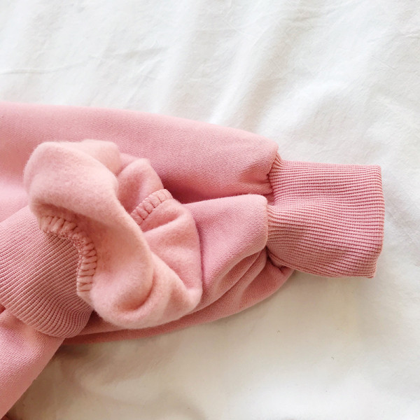 Rózsaszín, fehér és sárga női alkalmi blúz, felirattal