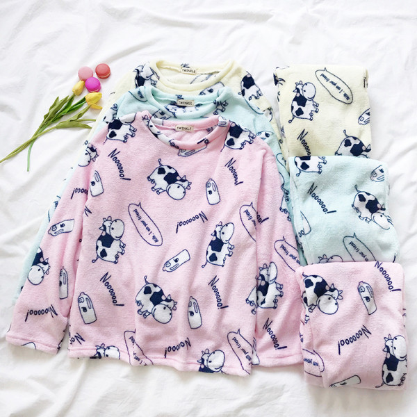 Γυναικεία χειμωνιάτικη  πιτζάμα σε τρία χρώματα με εφαρμογή