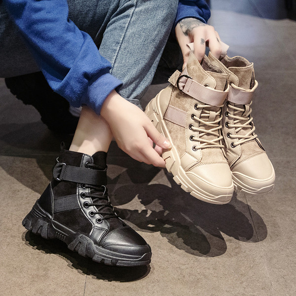 Alkalmi női magas csizma fűzős fekete és bézs színben