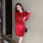 Modern női ruha hosszú ujjú piros és fekete színben