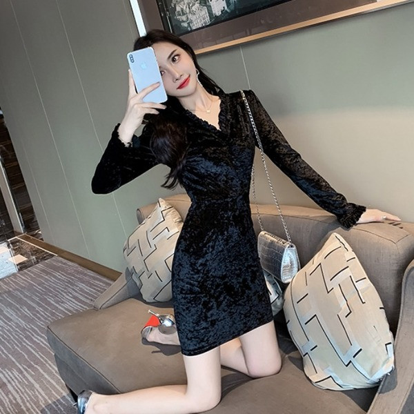 Modern női ruha hosszú ujjú piros és fekete színben