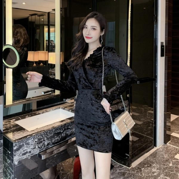 Modern női ruha hosszú ujjú piros és fekete színben