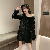 Μοντέρνο κοντό γυναικείο φόρεμα με κρόσσια σε μαύρο και άσπρο χρώμα