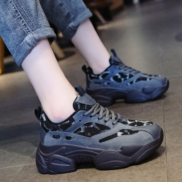 ΝΕΟ μοντέλο μοντέρνα γυναικεία αθλητικά παπούτσια με ζωικό τύπωμα και σκληρή σόλα μπλε και καφέ χρώμα