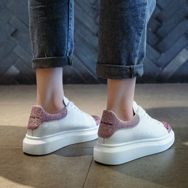 Νέο μοντέλο γυναικεία αθλητικά παπούτσια με γυαλιστερό αποτέλεσμα σε τρία χρώματα