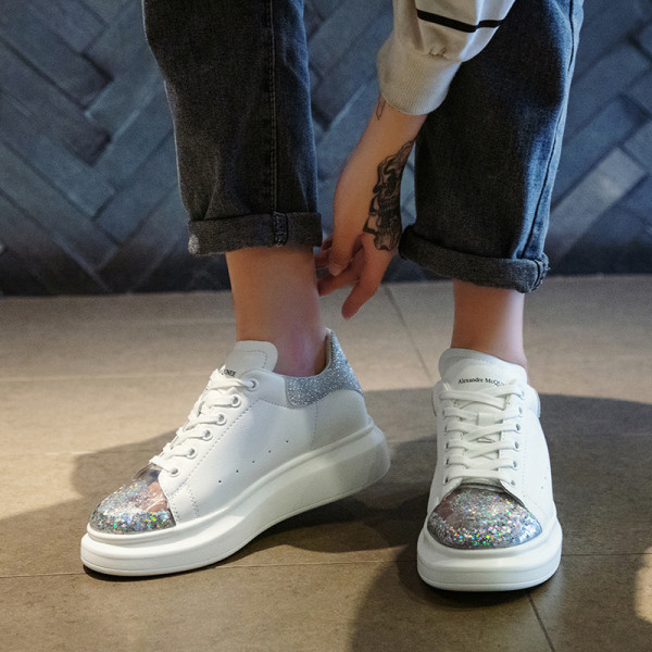 Νέο μοντέλο γυναικεία αθλητικά παπούτσια με γυαλιστερό αποτέλεσμα σε τρία χρώματα