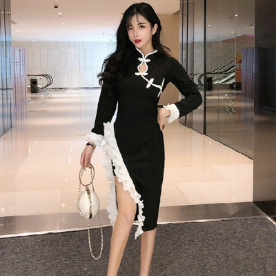 Κομψό γυναικείο μακρύ φόρεμα με σχισμή και μακρύ μανίκι σε μαύρο χρώμα