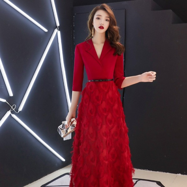 Μοντέρνα γυναικείο μακρύ φόρεμα με 3/4 μανίκια σε μαύρο και κόκκινο χρώμα