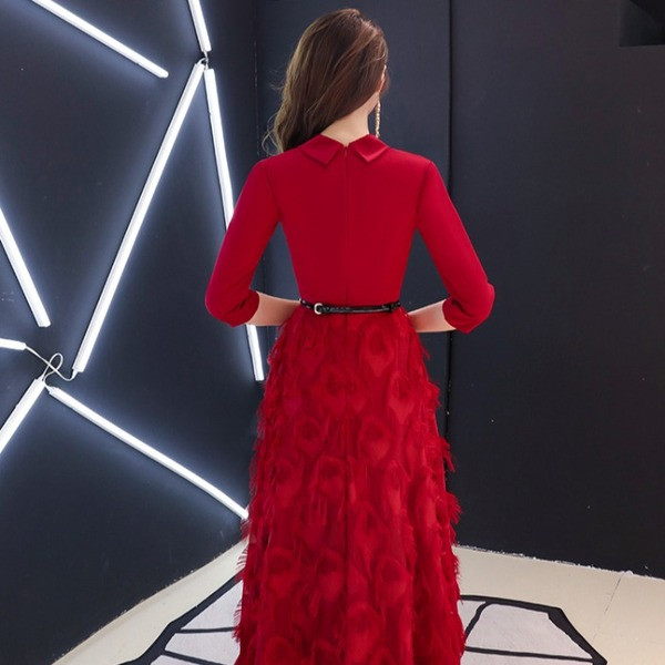 Μοντέρνα γυναικείο μακρύ φόρεμα με 3/4 μανίκια σε μαύρο και κόκκινο χρώμα