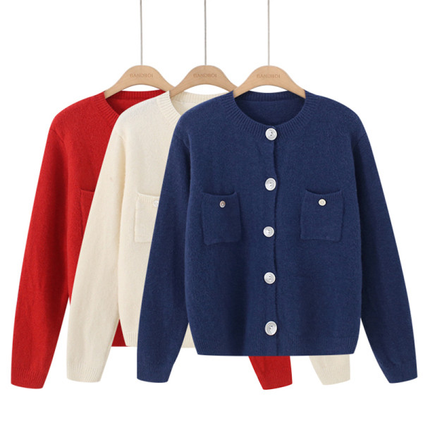 Női kardigán kerek nyakkivágással, zsebekkel és gombokkal több színben