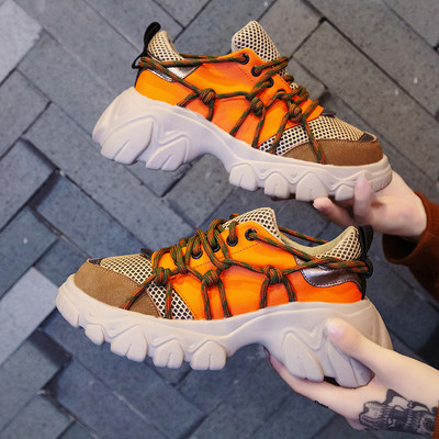 Női tornacipő ÚJ modell fűzővel és durva talppal, három színben