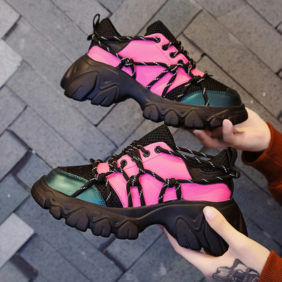 Női tornacipő ÚJ modell fűzővel és durva talppal, három színben