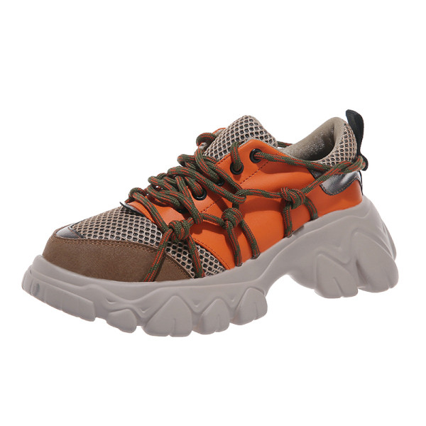 Női tornacipő ÚJ modell fűzővel és durva talppal, három színben