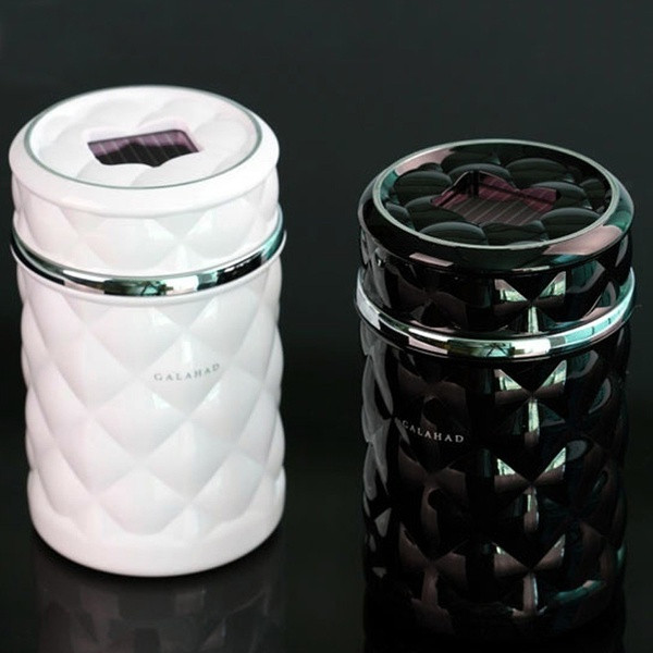 Портативен пепелник за автомобил с вградено LED осветление в черен и бял цвят 