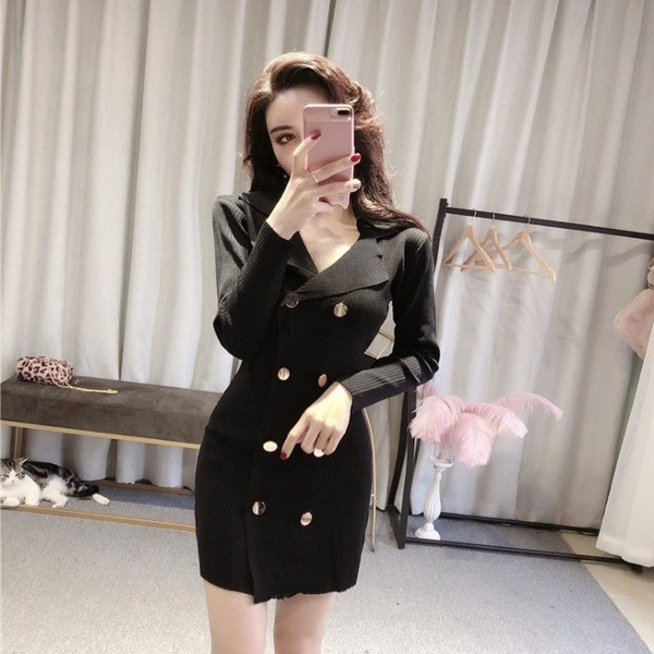 Μοντέρνο γυναικείο φόρεμα με μακριά μανίκια και κουμπιά σε μαύρο χρώμα - Λεπτό μοτίβο