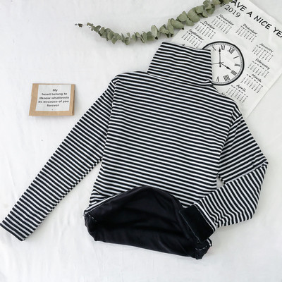 Ριγέ γυναικείο πουλόβερ σε τέσσερα χρώματα με κολάρο και μακρύ μανίκι