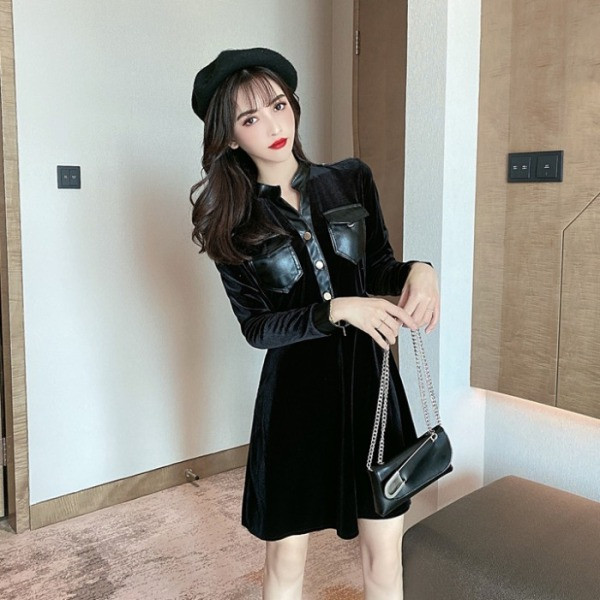 Modern női bársonyruha ökobőr elemekkel, fekete színben