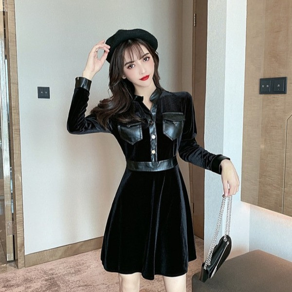 Modern női bársonyruha ökobőr elemekkel, fekete színben