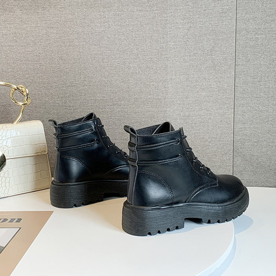 Γυναικέιες έκο δερμάτινες μπότες κατάλληλες για το φθινόπωρο και το χειμώνα με μαύρο χρώμα