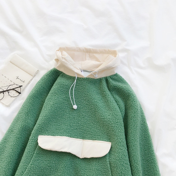 Napi női pulóver három színben kapucnival és zsebbel