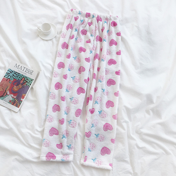 Női téli pizsama kétrészes fehér színben, hímzéssel