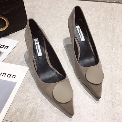 Κομψά γυναικεία υποδήματα  με λεπτό τακούνι σε μαύρο και γκρι χρώμα