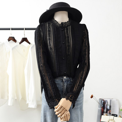 Γυναικείο φόρεμα από δαντέλα με χαμηλό κολάρο και κουμπιά σε λευκό, μπεζ και μαύρο χρώμα