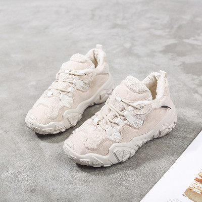 Női alkalmi tornacipő durva talppal, fekete és bézs színben