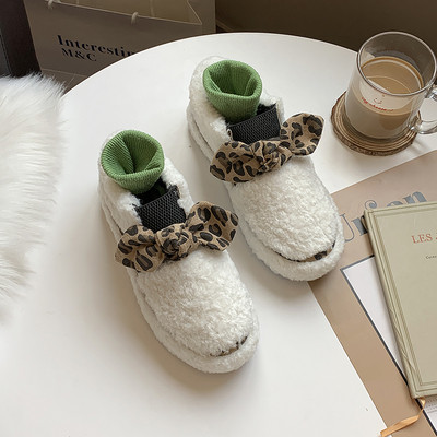 Γυναικεία χνουδοτά χειμερινά παπούτσια  με ίσια σόλα σε μαύρο, λευκό και γκρι χρώμα