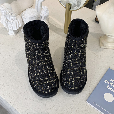 Női téli csizma puha béléssel és lapos talppal, fekete-fehér színben