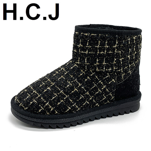 Női téli csizma puha béléssel és lapos talppal, fekete-fehér színben