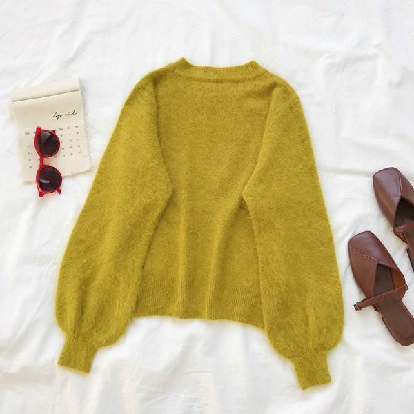 Γυναικείο πουλόβερ  σε τέσσερα χρώματα με οβάλ ντεκολτέ και φαρδιά μανίκια