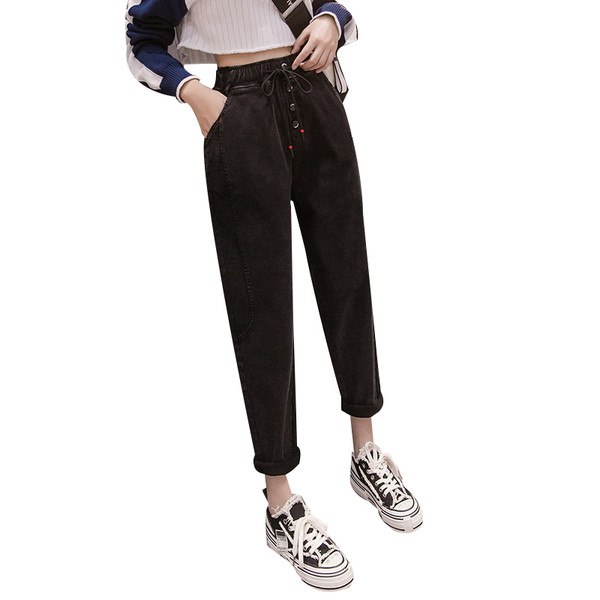 Fekete színű, lezser női nadrág, nyakkendővel, magas derékkal