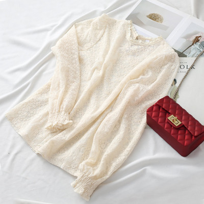 Γυναικεία δαντελένια μπλούζα με στρογγυλή λαιμόκοψη σε λευκό, μαύρο και μπεζ χρώμα