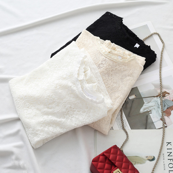 Γυναικεία δαντελένια μπλούζα με στρογγυλή λαιμόκοψη σε λευκό, μαύρο και μπεζ χρώμα