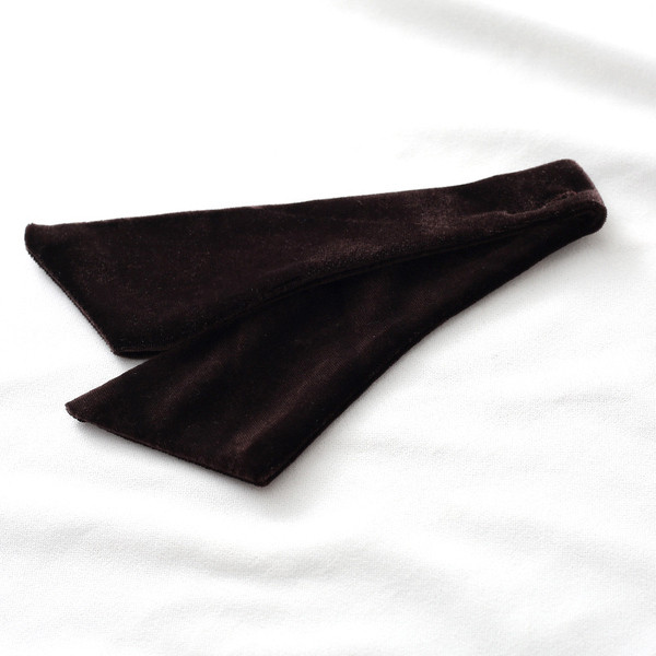 Elegáns női ing klasszikus gallérral és fehér, zöld és bézs gombokkal