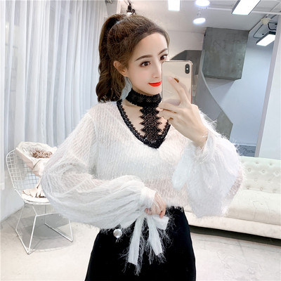 Modern női blúz két színben, csipkével és széles ujjakkal