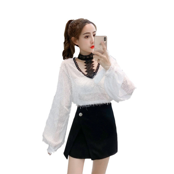 Modern női blúz két színben, csipkével és széles ujjakkal