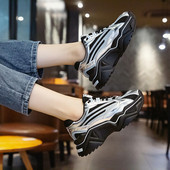 Γυναικεία casual  αθλητικά παούτσια με σκληρή σόλα σε άσπρο και μαύρο χρώμα