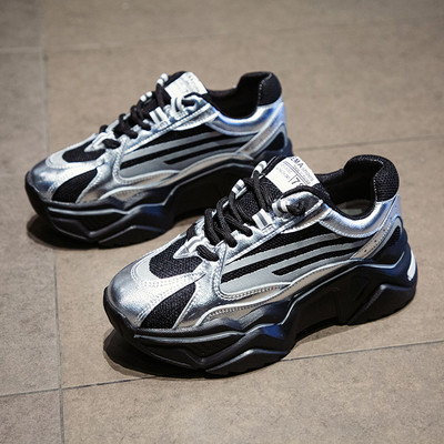 Γυναικεία casual  αθλητικά παούτσια με σκληρή σόλα σε άσπρο και μαύρο χρώμα