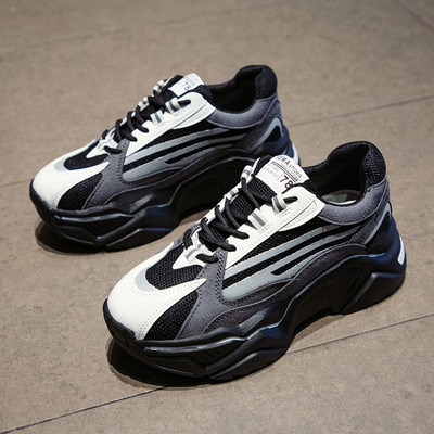 Γυναικεία casual  αθλητικά παούτσια με σκληρή σόλα σε άσπρο και μαύρο χρώμα