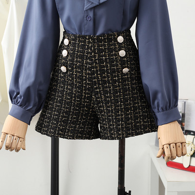 Női rövidnadrág gombokkal - három színben