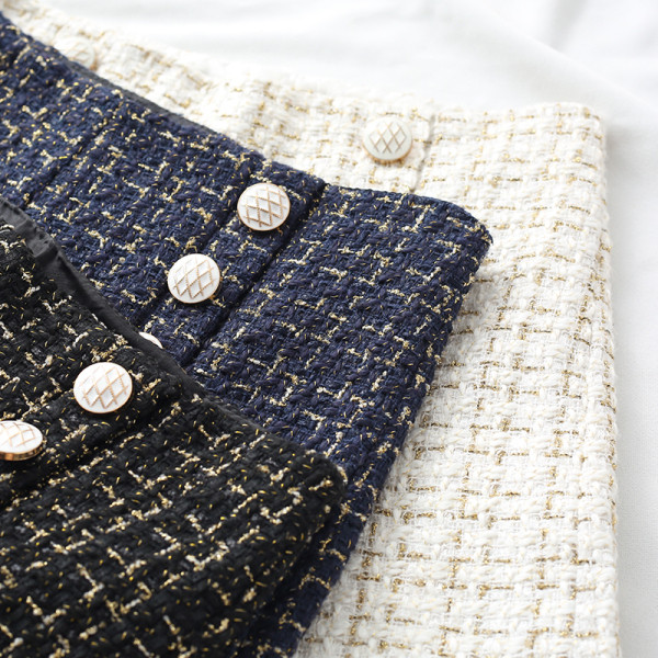 Női rövidnadrág gombokkal - három színben