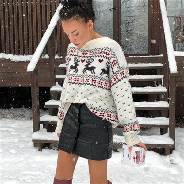 Γυναικείο casual πουλόβερ με έγχρωμη εφαρμογή και οβάλ λαιμόκοψη σε μαύρο και άσπρο χρώμα